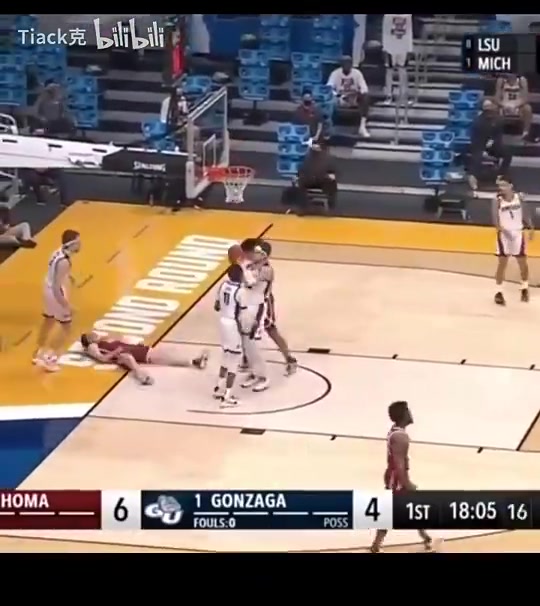 看看里夫斯在大学时期是怎么打球的球风和现在差别不太大啊