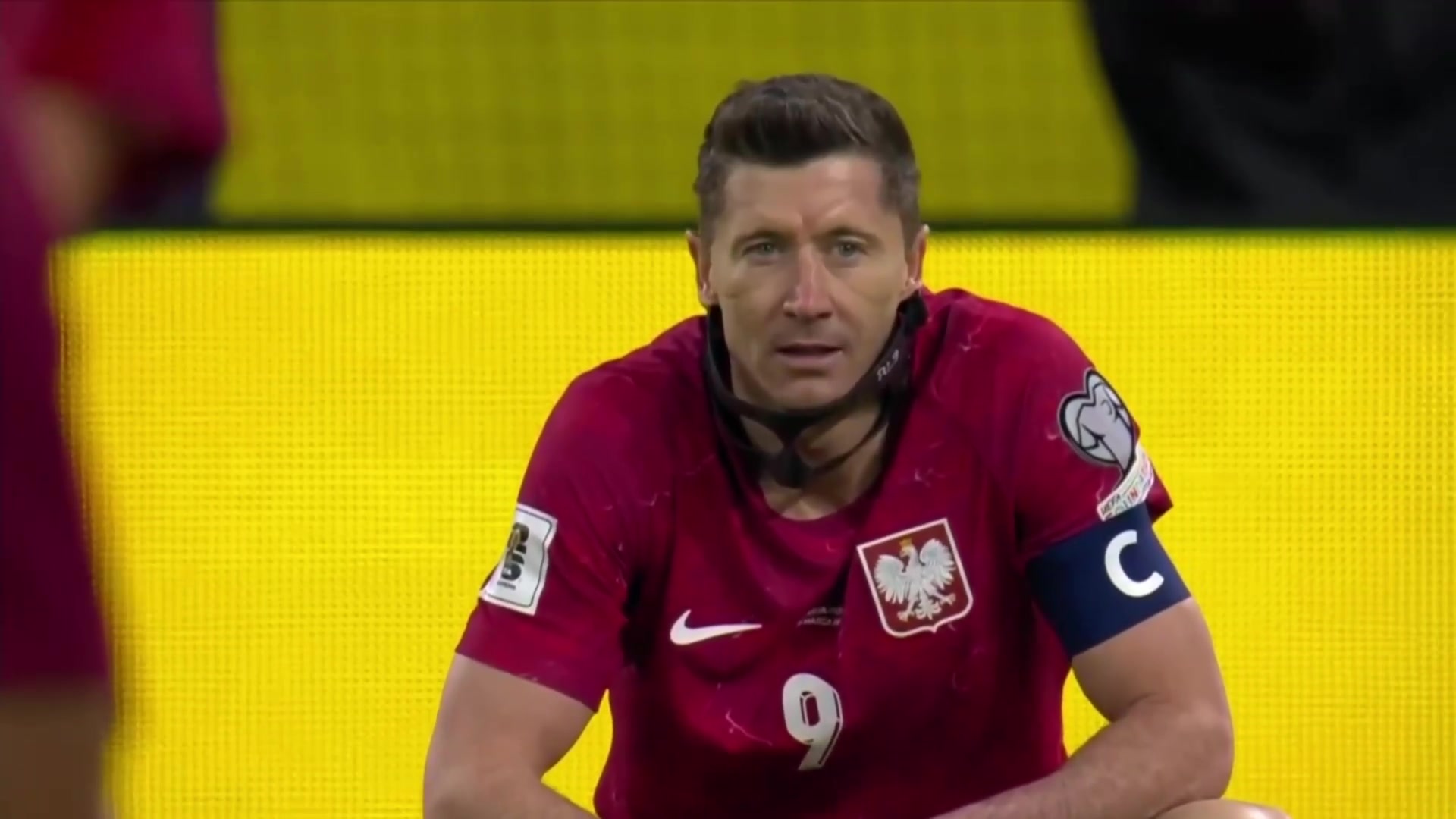 一代神锋悲情落幕世界杯梦碎莱万眼神无光让人心碎