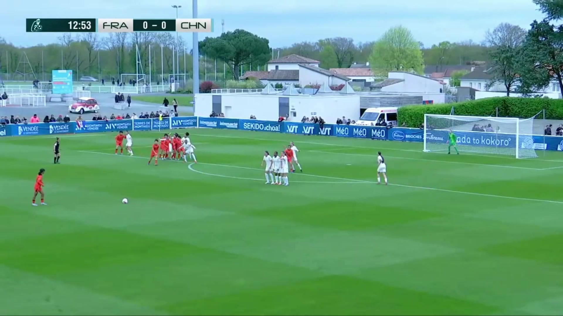 周瑾彤任意球直挂死角中国女足U16 1-0领先法国女足U16