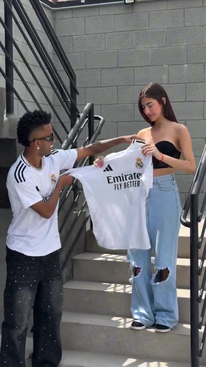 山寨维尼修斯我本想送她一件纯白信仰她却给了我致命一击