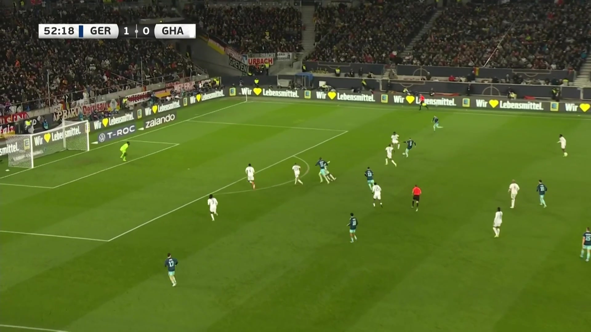 差点运气卡尔下底传中沃尔特马德头球击中横梁